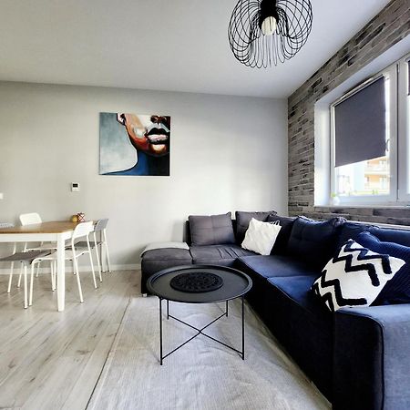Apartstars - Powstancow #32 With Terrace Rzeszów Buitenkant foto