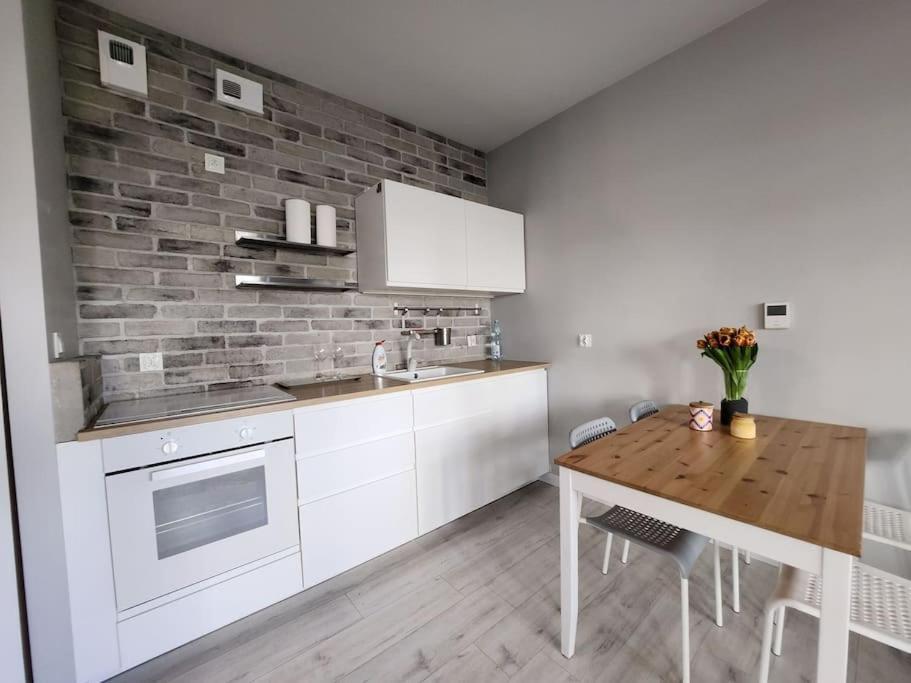 Apartstars - Powstancow #32 With Terrace Rzeszów Buitenkant foto